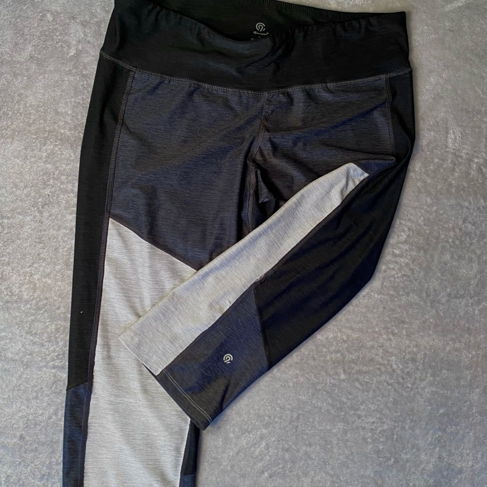 Gray patchwork capri exercise leggings